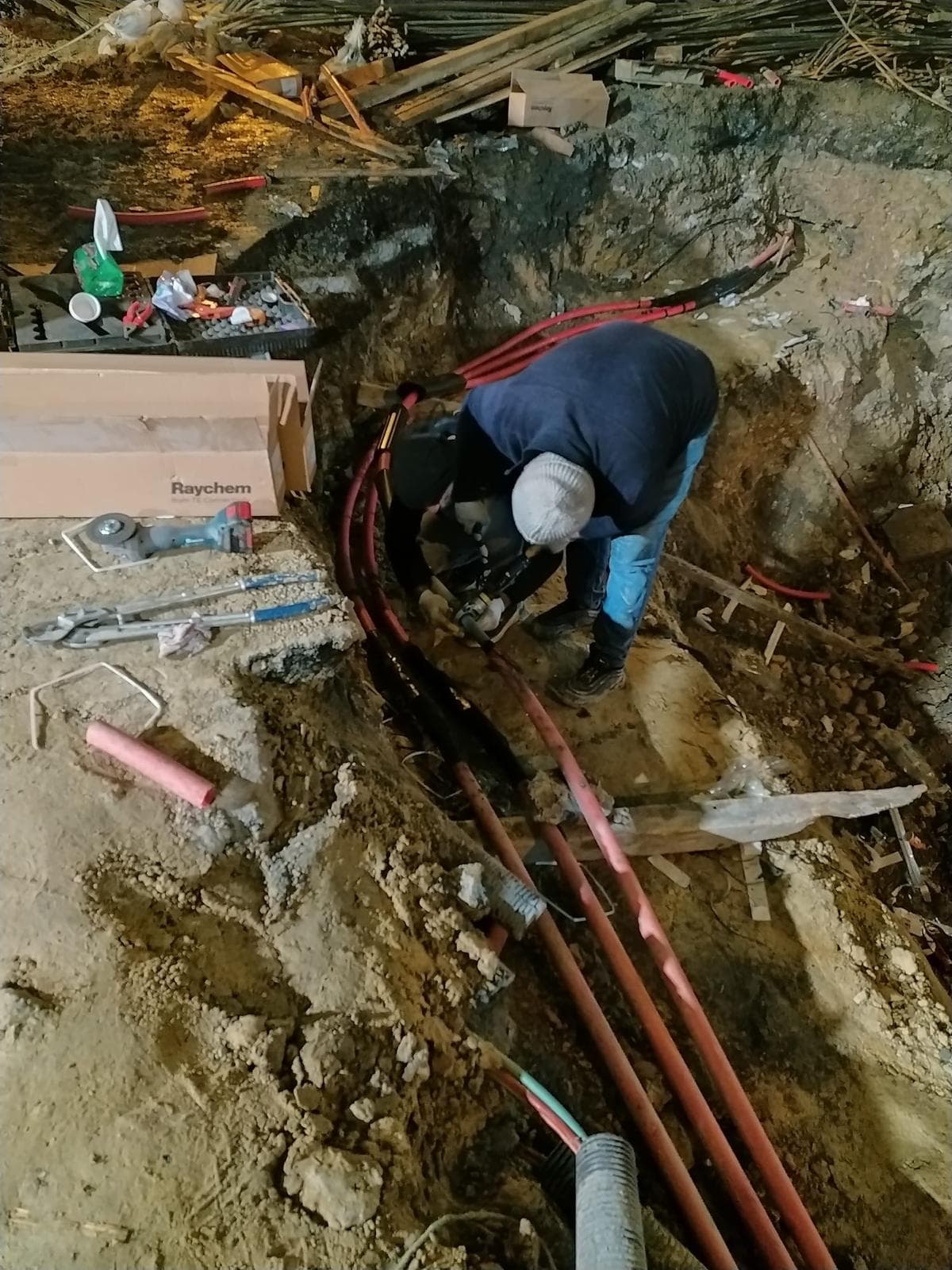 Evde Elektrik Kaçağı Nasıl Anlaşılır? (Belirtiler + Çözüm Rehberi)