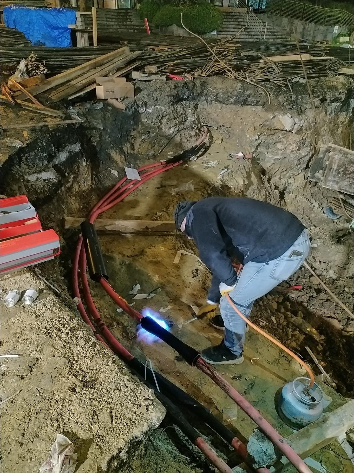 Yanık Elektrik Kokusu Geliyorsa Ne Yapmalısınız? (Acil Durum Rehberi)
